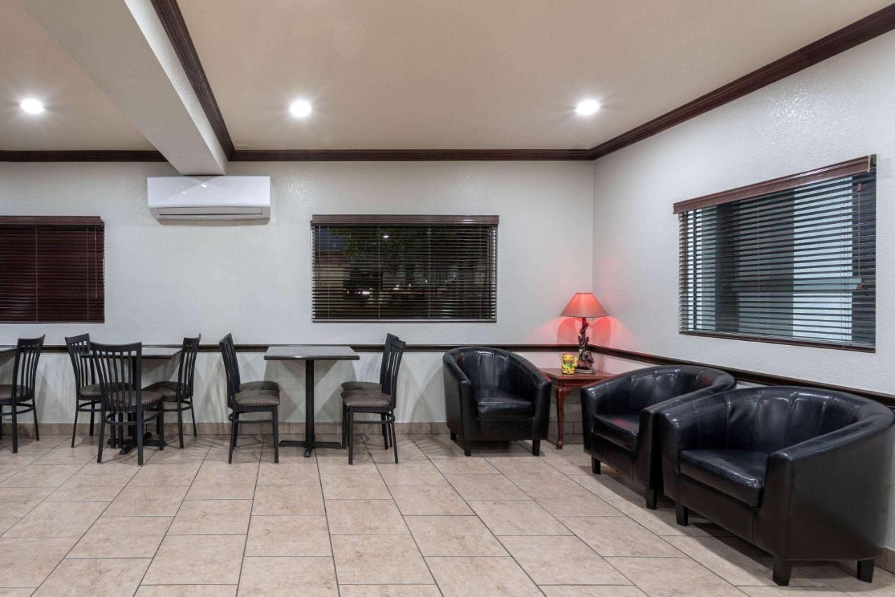 Super 8 By Wyndham Amarillo Central Tx Exterior foto